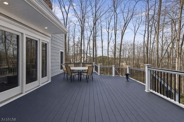 56 Countrywood Dr, Hanover Twp., NJ 07950