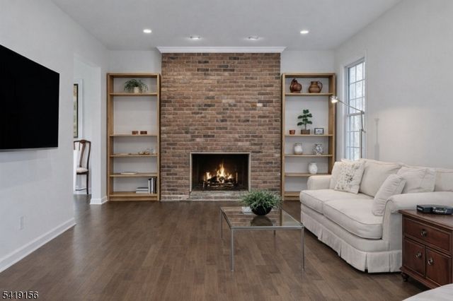 56 Countrywood Dr, Hanover Twp., NJ 07950