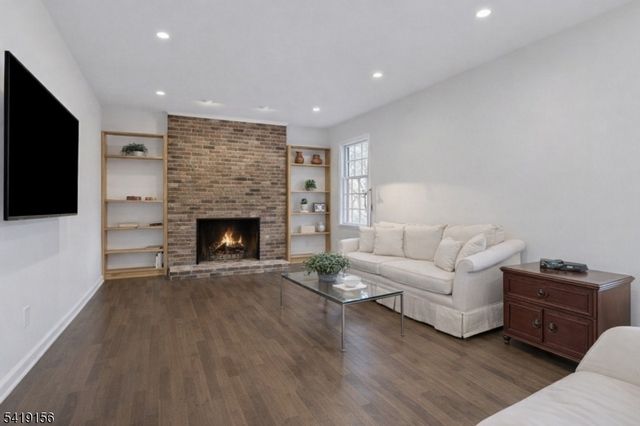 56 Countrywood Dr, Hanover Twp., NJ 07950