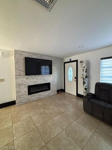 1715 50th TER SW, Naples, FL 34116