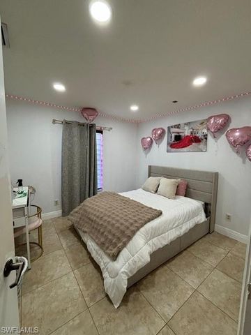 1715 50th TER SW, Naples, FL 34116