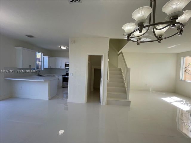 7317 NW 174th Ter 102, Hialeah, FL 33015