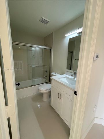 7317 NW 174th Ter 102, Hialeah, FL 33015