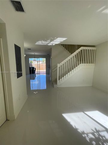 7317 NW 174th Ter 102, Hialeah, FL 33015