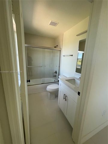 7317 NW 174th Ter 102, Hialeah, FL 33015