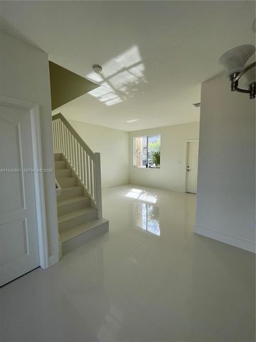 7317 NW 174th Ter 102, Hialeah, FL 33015