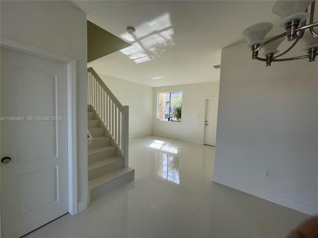 7317 NW 174th Ter 102, Hialeah, FL 33015