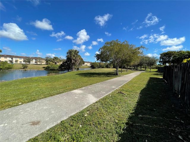 7317 NW 174th Ter 102, Hialeah, FL 33015