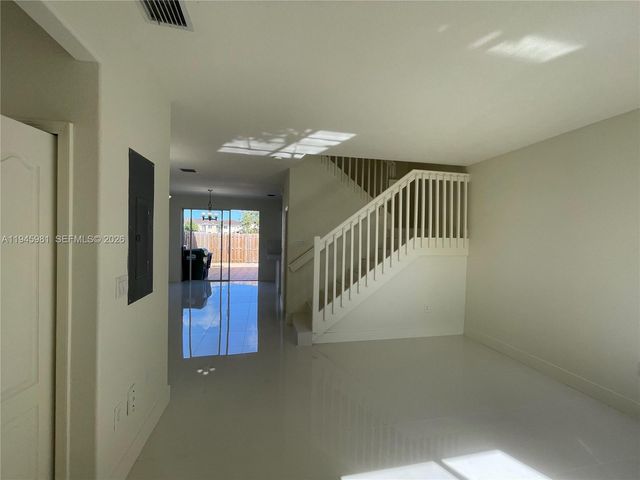 7317 NW 174th Ter 102, Hialeah, FL 33015