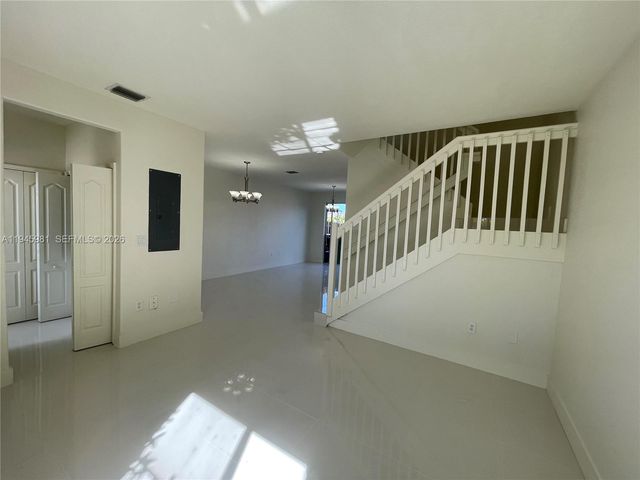 7317 NW 174th Ter 102, Hialeah, FL 33015