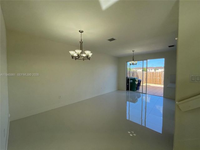 7317 NW 174th Ter 102, Hialeah, FL 33015