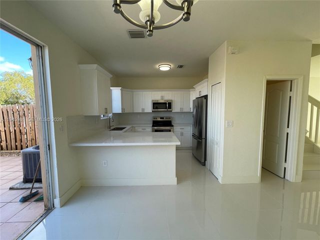 7317 NW 174th Ter 102, Hialeah, FL 33015