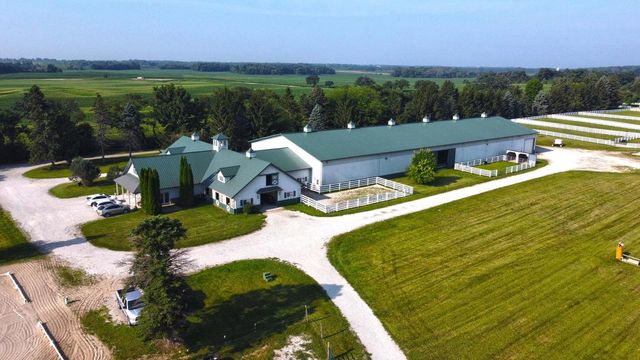 W1800 County Road B, Genoa City, WI 53128