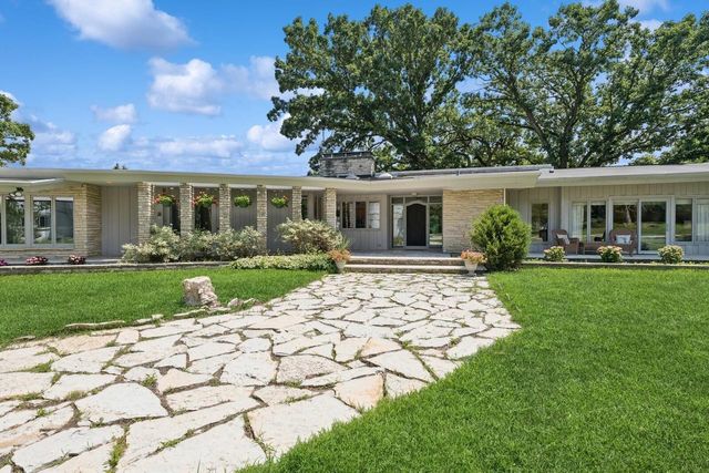 W1800 County Road B, Genoa City, WI 53128