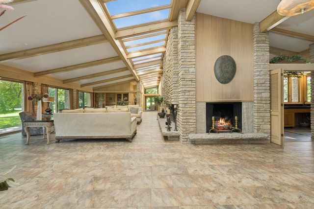 W1800 County Road B, Genoa City, WI 53128