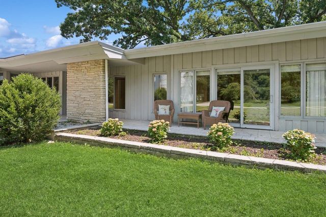 W1800 County Road B, Genoa City, WI 53128