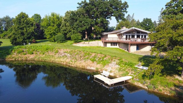 W1800 County Road B, Genoa City, WI 53128