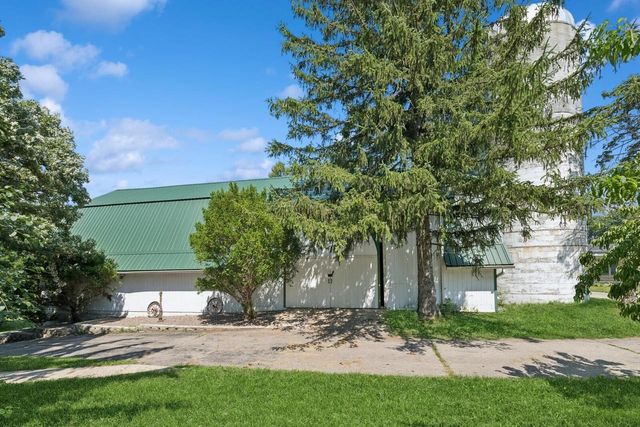 W1800 County Road B, Genoa City, WI 53128