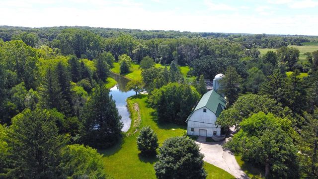 W1800 County Road B, Genoa City, WI 53128