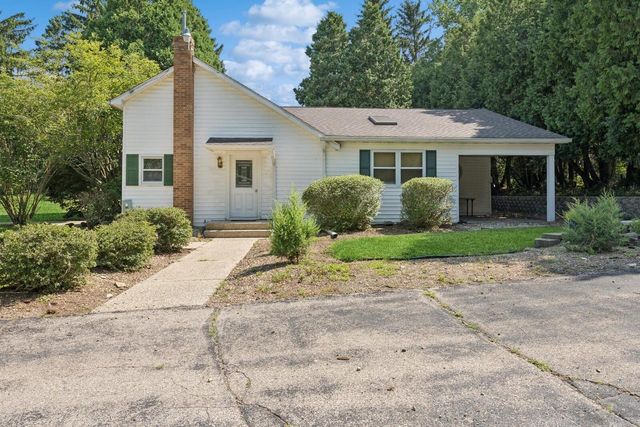 W1800 County Road B, Genoa City, WI 53128