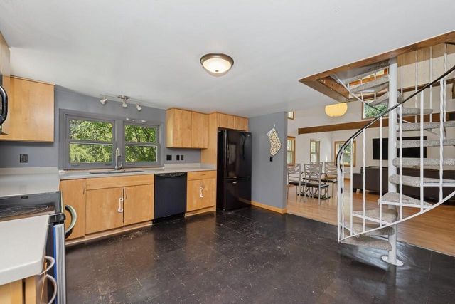 W1800 County Road B, Genoa City, WI 53128