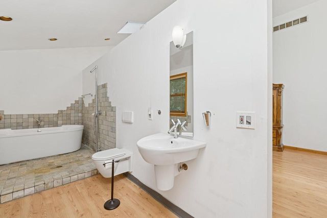 W1800 County Road B, Genoa City, WI 53128