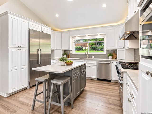 7306 ROBIN REST DR, San Antonio, TX 78209