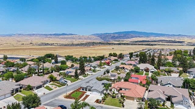 5205 Antares Court, Bakersfield, CA 93306