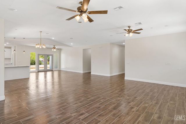 5205 Antares Court, Bakersfield, CA 93306