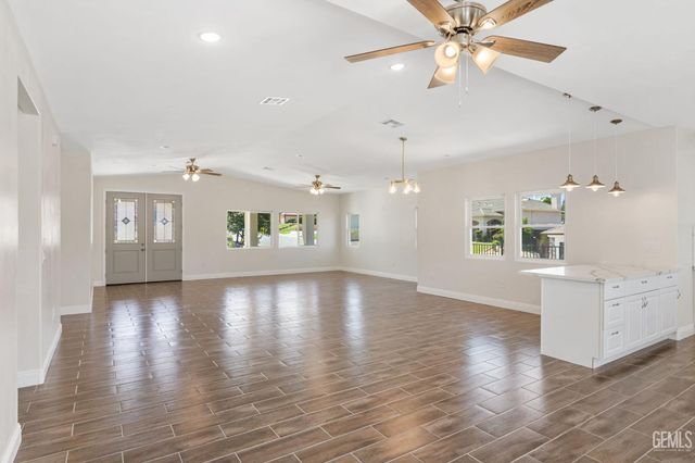 5205 Antares Court, Bakersfield, CA 93306