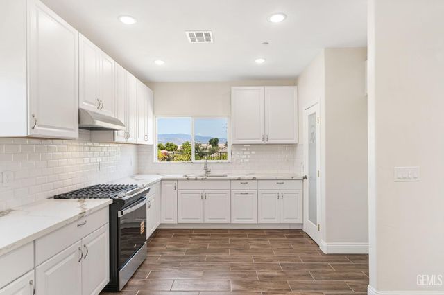 5205 Antares Court, Bakersfield, CA 93306