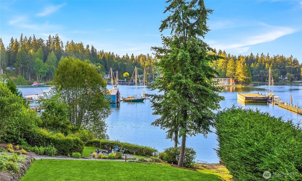 Image 20 of property listing at 8300 NE Hidden Cove Road, Bainbridge Island, WA 98110