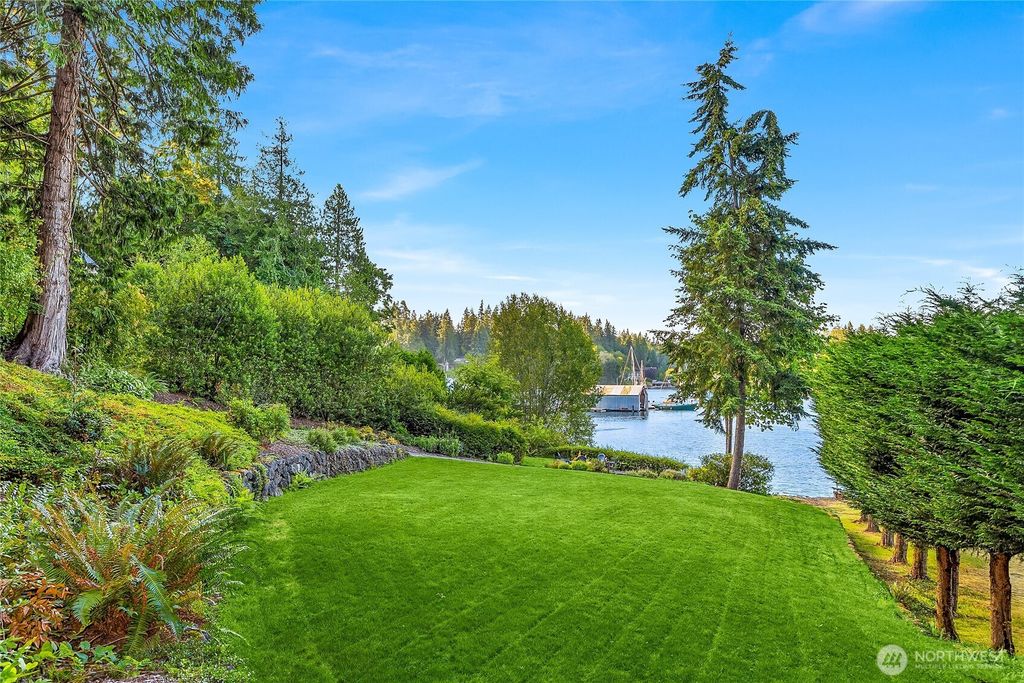 Image 26 of property listing at 8300 NE Hidden Cove Road, Bainbridge Island, WA 98110