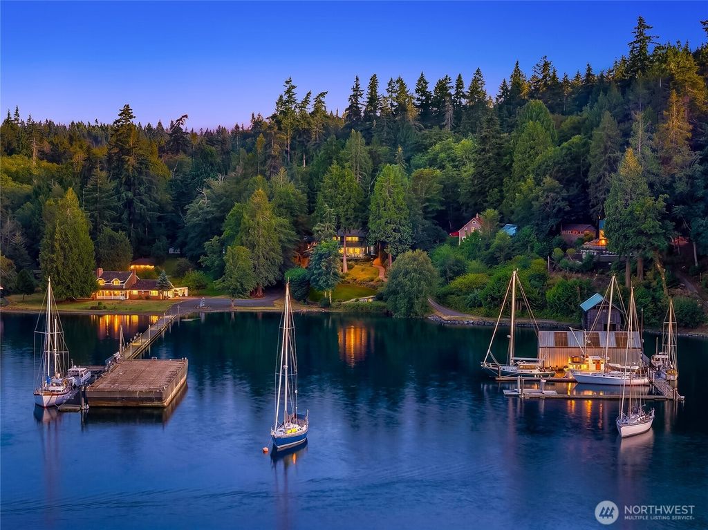 Image 10 of property listing at 8300 NE Hidden Cove Road, Bainbridge Island, WA 98110