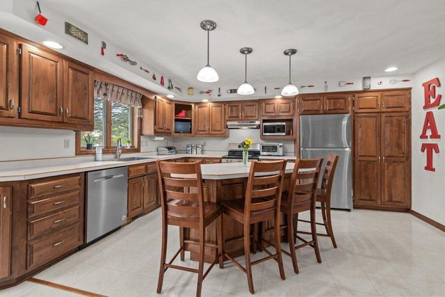 130 HILLTOP DRIVE, Neenah, WI 54956