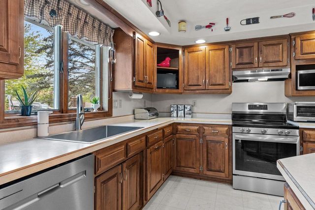 130 HILLTOP DRIVE, Neenah, WI 54956