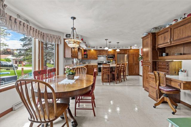 130 HILLTOP DRIVE, Neenah, WI 54956