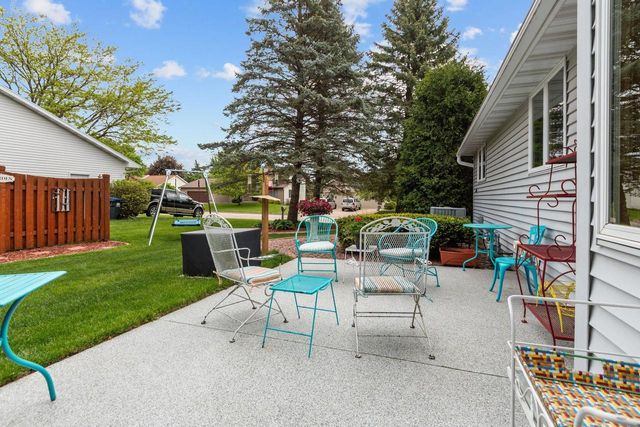 130 HILLTOP DRIVE, Neenah, WI 54956