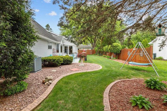 130 HILLTOP DRIVE, Neenah, WI 54956