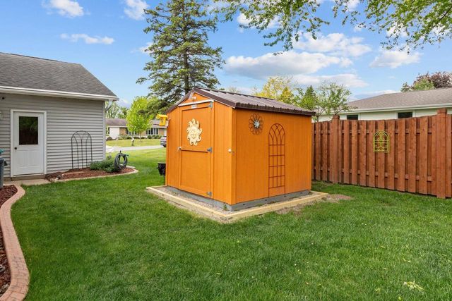 130 HILLTOP DRIVE, Neenah, WI 54956