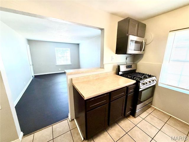 7307 Pasadena Boulevard, Pasadena Hills, MO 63121