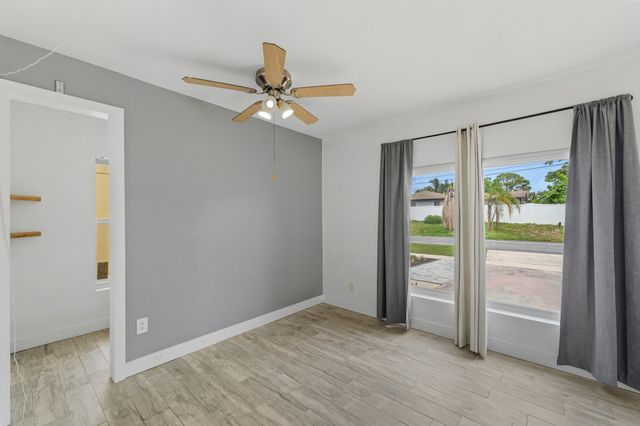 1127 NW 9th Street, Boynton Beach, FL 33426