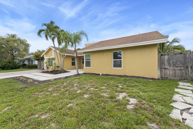 1127 NW 9th Street, Boynton Beach, FL 33426