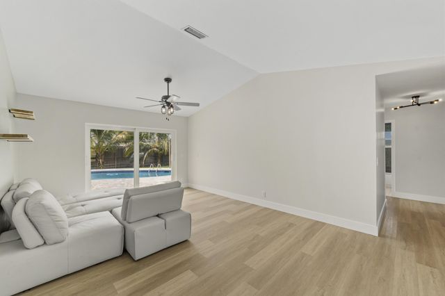 1127 NW 9th Street, Boynton Beach, FL 33426