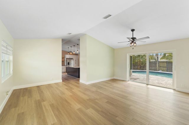 1127 NW 9th Street, Boynton Beach, FL 33426