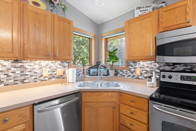 6601 89th Avenue N, Brooklyn Park, MN 55445