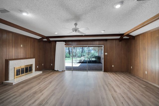 1105 Greenbriar Lane, Arlington, TX 76013