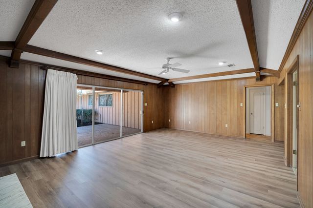 1105 Greenbriar Lane, Arlington, TX 76013