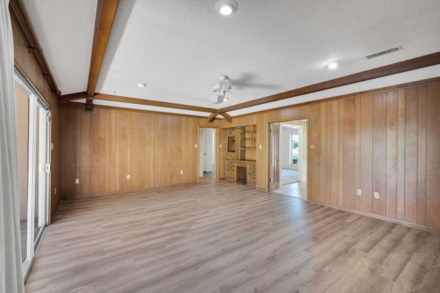 1105 Greenbriar Lane, Arlington, TX 76013