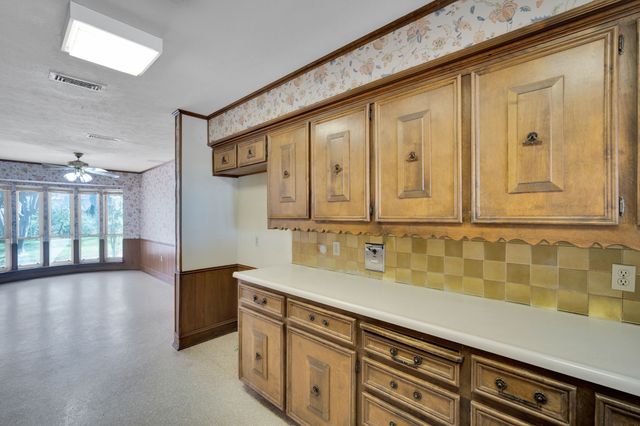 1105 Greenbriar Lane, Arlington, TX 76013